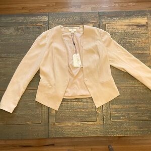 Halston cropped blazer nwt size 8 snap closure cream color sharp lines